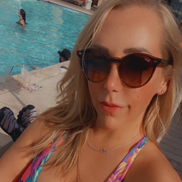 Meet your Posher, Shannon - Picture 2 of 4